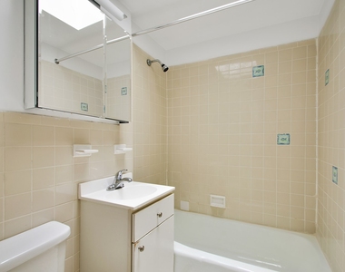 West 49 Street - Photo Thumbnail 6