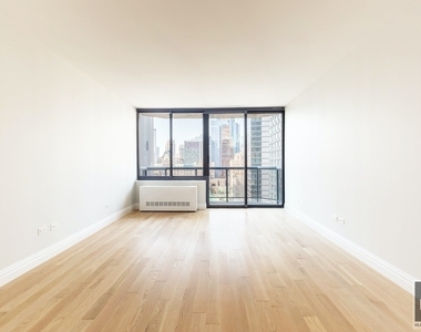 West 48 Street - Photo Thumbnail 5