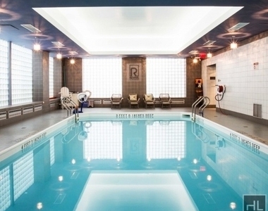 West 48 Street - Photo Thumbnail 8