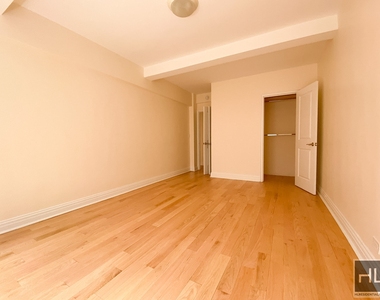 East 56 Street - Photo Thumbnail 5