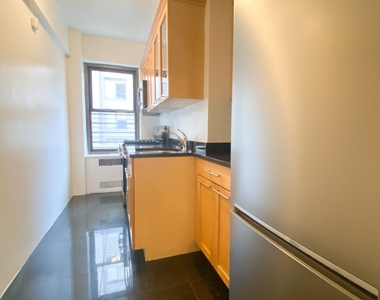 East 56 Street - Photo Thumbnail 6