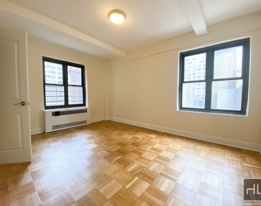 East 56 Street - Photo Thumbnail 2