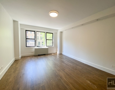 East 63 Street - Photo Thumbnail 2