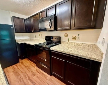 707 W Chelsea Street - Photo Thumbnail 3