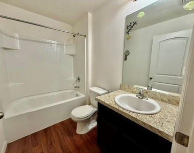 707 W Chelsea Street - Photo Thumbnail 15