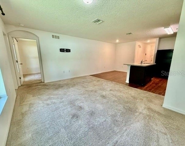 707 W Chelsea Street - Photo Thumbnail 7