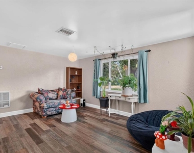 277 Debary Drive - Photo Thumbnail 12