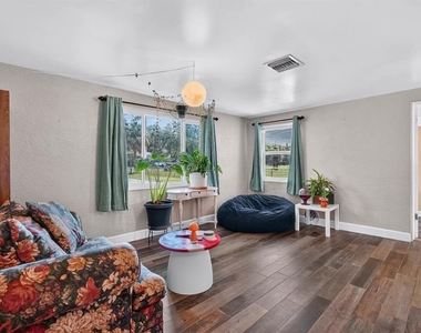 277 Debary Drive - Photo Thumbnail 13