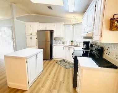 7112 Pine Needle Lane - Photo Thumbnail 4
