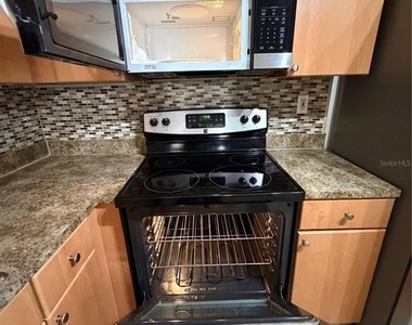 21026 Voyager Boulevard - Photo Thumbnail 10