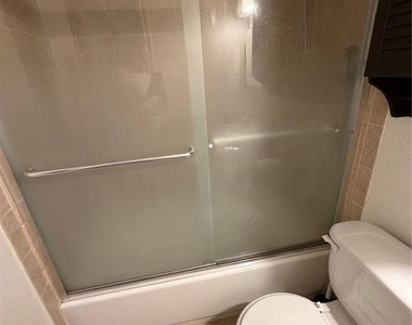 21026 Voyager Boulevard - Photo Thumbnail 11