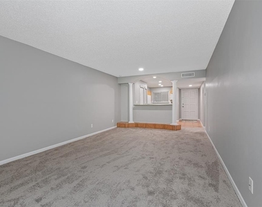 6338 Newtown Circle - Photo Thumbnail 31