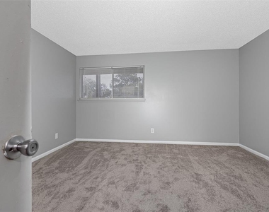 6338 Newtown Circle - Photo Thumbnail 28