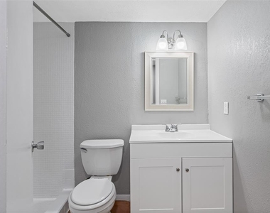 6338 Newtown Circle - Photo Thumbnail 8