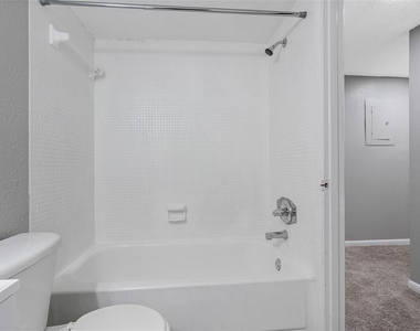 6338 Newtown Circle - Photo Thumbnail 33