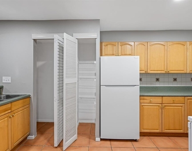 6338 Newtown Circle - Photo Thumbnail 5