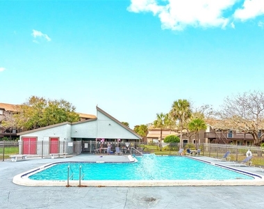 6338 Newtown Circle - Photo Thumbnail 32