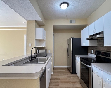 17102 Carrington Park Drive - Photo Thumbnail 10