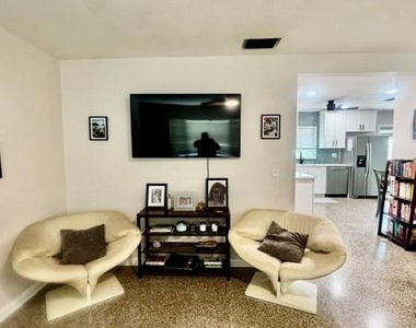 805 W Virginia Avenue - Photo Thumbnail 13