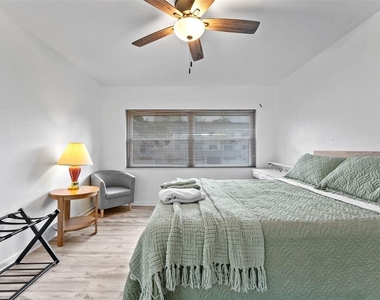 4614 W Fig Street - Photo Thumbnail 16