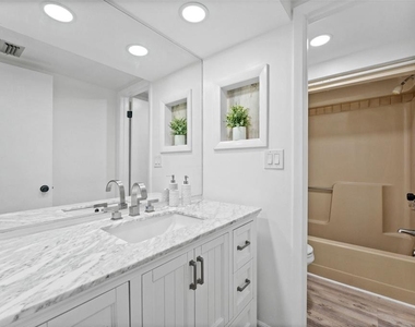 4614 W Fig Street - Photo Thumbnail 17