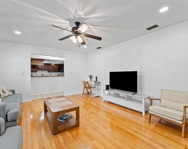 4614 W Fig Street - Photo Thumbnail 4