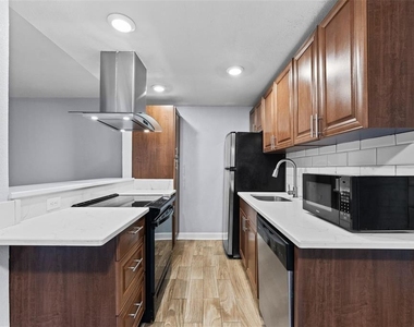 4611 W North B Street - Photo Thumbnail 6