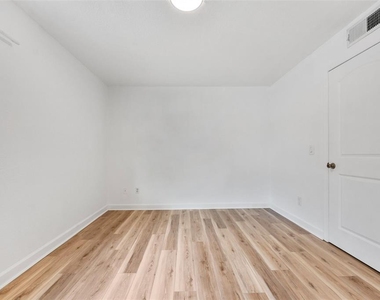 4611 W North B Street - Photo Thumbnail 11