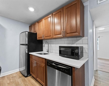4611 W North B Street - Photo Thumbnail 7