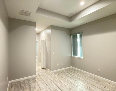 2736 W Spruce Street - Photo Thumbnail 5