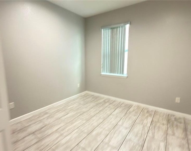 2736 W Spruce Street - Photo Thumbnail 14