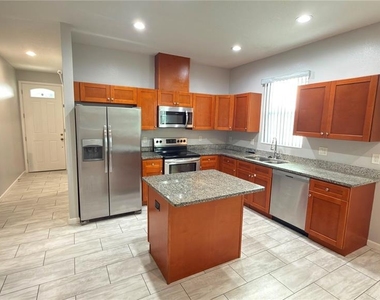 2736 W Spruce Street - Photo Thumbnail 17