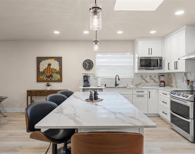 5028 Autumn Ridge Lane - Photo Thumbnail 9