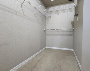 5134 Northridge Road - Photo Thumbnail 6