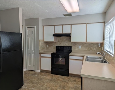 3120 Summer House Drive - Photo Thumbnail 4