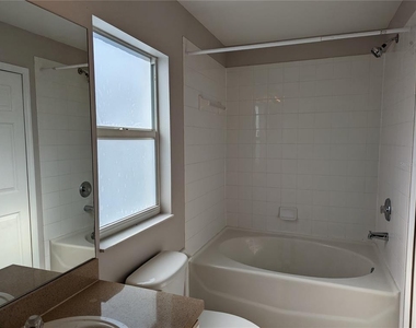 3120 Summer House Drive - Photo Thumbnail 7