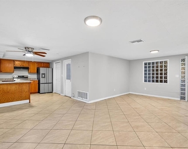 4752 Daphne Street - Photo Thumbnail 4