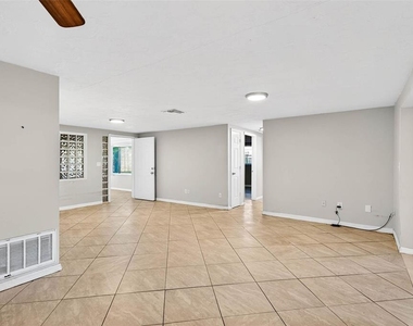 4752 Daphne Street - Photo Thumbnail 6