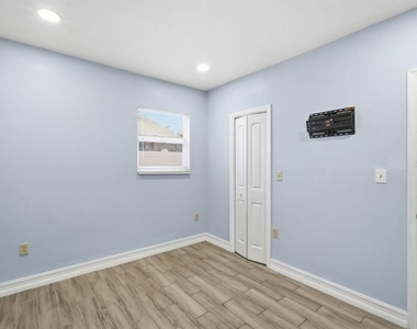 1411 E 24th Avenue - Photo Thumbnail 15