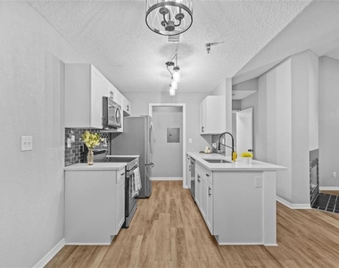 10265 Gandy Boulevard N - Photo Thumbnail 4