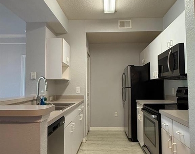 17102 Carrington Park Drive - Photo Thumbnail 6
