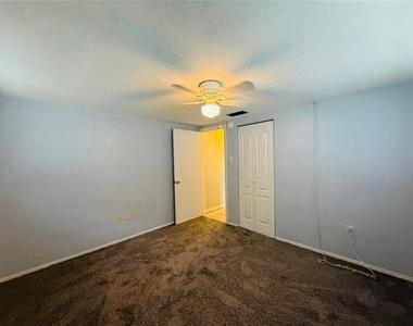 7910 Lilac Drive - Photo Thumbnail 19
