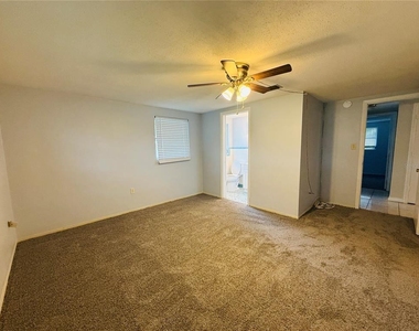 7910 Lilac Drive - Photo Thumbnail 14