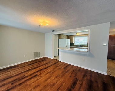 7910 Lilac Drive - Photo Thumbnail 6