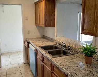 1001 Bay Breeze Terrace - Photo Thumbnail 2