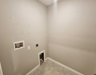 6822 King Creek Drive - Photo Thumbnail 42