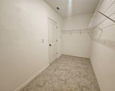 6822 King Creek Drive - Photo Thumbnail 23