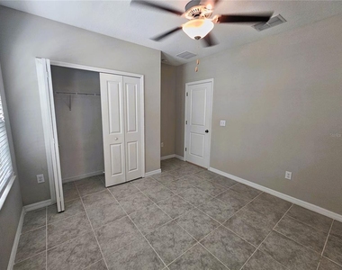 6822 King Creek Drive - Photo Thumbnail 4