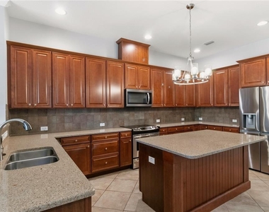 7051 Derwent Glen Circle - Photo Thumbnail 15