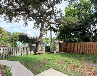 8068 23rd Avenue N - Photo Thumbnail 17